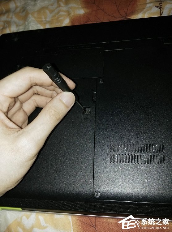 ThinkPad E530安装SSD固态硬盘的详细教程