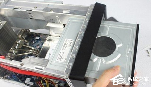 台式机怎么安装光驱？图解手工安装光盘驱动器的过程